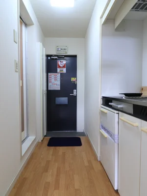 玄関スペース！キッチンスペースも広々とお使いいただけます！