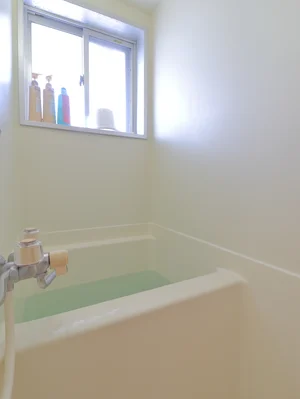 お風呂トイレ別のため、ゆったり入浴いただけます。　シャンプーコンディショナーやボディーソープなどあり！