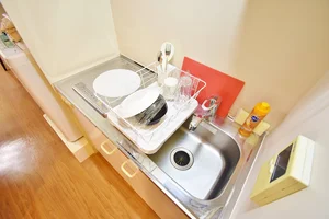 お箸、お鍋、包丁、お皿、ボウル、お玉、食器用洗剤、簡単な調理器具は各種取り揃えています♪香川丸亀駅前ウィークリーマンション・香川丸亀駅前マンスリーマンション♪