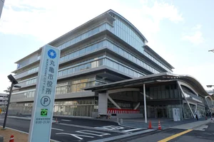 丸亀市役所まで徒歩13分、1.0㎞。