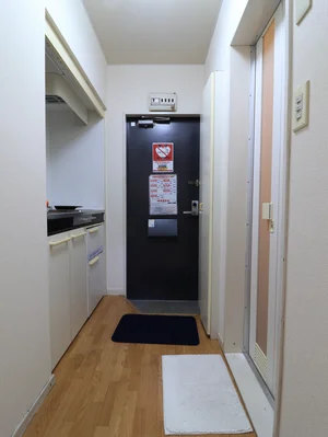玄関スペース！キッチンスペースも広々とお使いいただけます！
