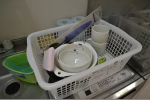炊飯器や冷蔵庫、包丁やフライ返し、お玉、まな板などの調理器具や茶わんやお椀など食器、お箸、スプーン、フォーク、サランラップや岡山市指定のゴミ袋まで完備です♪食器用洗剤やスポンジ、洗濯機、洗濯用洗剤まで完備しております♪
