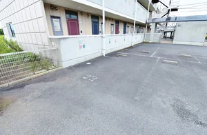 【敷地内駐車場画像】香川ウィークリーマンションでは駐車場完備♪長期利用でも利用できます♪かゆい所に手が届く香川マンスリーマンション★