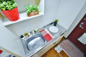 Kマンスリー香川高松大学前のキッチン画像。食材さえご購入いただければ自炊をしていただけますので長期ご利用のお客様でも安心ですね！