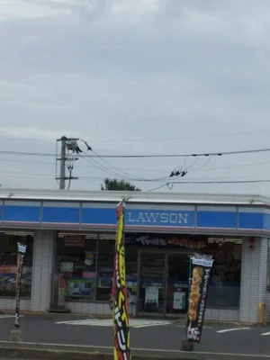 ローソン 高松春日町川南店まで徒歩８分、600m