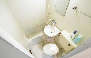 ユニットタイプとなり、ボディソープやシャンプー、リンス、バスマジックリン、トイレットペーパーなど各種揃えております♪北長瀬エリアは、利便性に優れた人気のエリアなので、ドラッグストアーや24時間スーパーなど数多くあります。足りないものがあってもすぐに買いに行けるのも魅力の１つですね(*^^)v