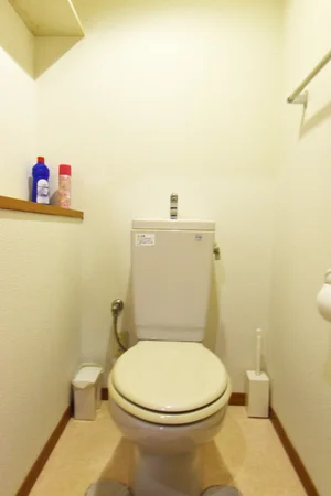 バストイレ別! トイレットペーパーはもちろん トイレブラシや洗剤などすべて標準品!