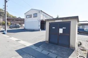 ゴミ収集敷地内にあり!市収集