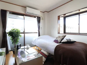 一人暮らしにちょうどいい広さのお部屋です。 家具家電だけでなく備品も取り揃えたお部屋です!