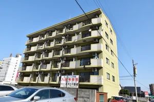 バルコニー南向き 中津駅前にあり法人様等にご利用便利! 駐車場ありで車移動も便利です。