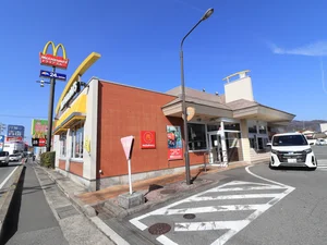 マクドナルド 東広島寺家店まで徒歩8分