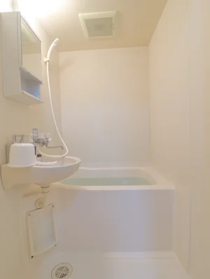 お風呂トイレ別のため、ゆったり入浴いただけます シャンプーコンディショナーやボディーソープなど標準品です。