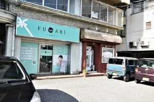 隣のお店