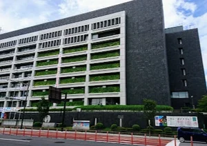 大分市役所まで車8分