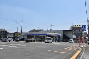 コンビニ　ローソン 大竹西栄店まで徒歩４分