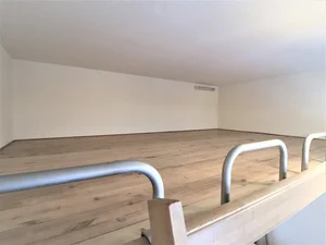 荷物置き場としても使えるロフト付きです。　長期の滞在で荷物が多いときにも便利！