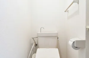 煖房洗浄便座あり!トイレットペーパーなどもあり! 洗剤類も標準品で清潔に保っていただけます