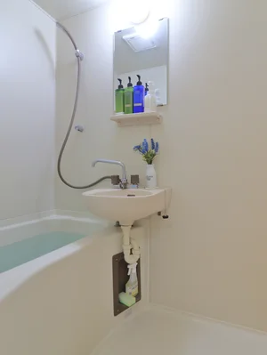 浴室　湯船につかってゆったり疲れを落としていただけます。　シャンプーリンスなどすべて標準品です。