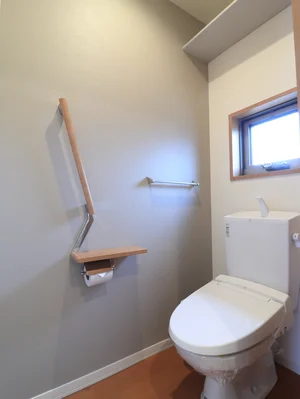 トイレットペーパーはもちろん　トイレブラシや洗剤などすべて標準品！