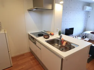 キッチン調理器具・コップやお皿なども　標準にご用意！　冷蔵庫・電子レンジ・電機ケトル・炊飯器などラインナップ！