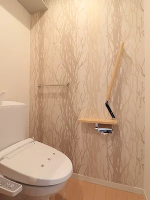 バストイレ別! トイレットペーパーはもちろん トイレブラシや洗剤なども標準品なので綺麗に保っていただけます。