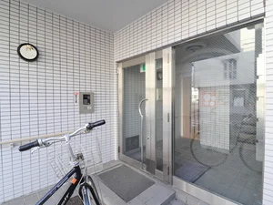 オートロック セキュリティに考慮された物件なので 女性や法人様にもおすすめの設備となっております。