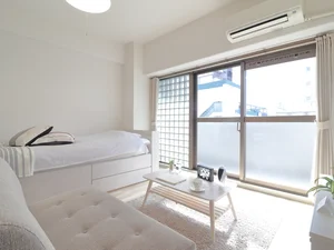 ソファ付きのお部屋で 自宅のようにゆったりとお過ごしいただけるお部屋♪