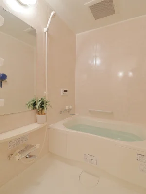 お風呂トイレ別のため、ゆったり入浴いただけます。　シャンプーコンディショナー・ボディーソープなどすべて標準品！　スポンジや洗剤もございます。