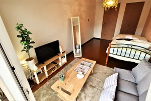 緑を基調にした御部屋！※ブレーカーあげたらエアコンリモコンにて時間設定して使用ましょう！