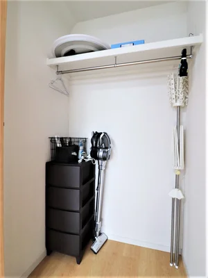 収納内の備品関係 リフォームなどでの長期滞在でも 荷物を収納しておけるので便利です!