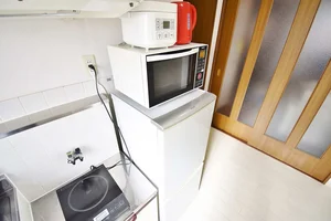 冷蔵庫、掃除機、パラソルハンガー、ケトル、炊飯器、調理器具各種、クリーニングされた清潔なタオル、洗剤までご用意。