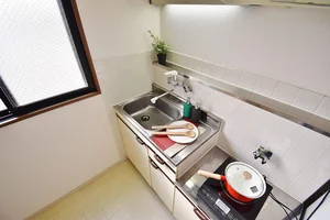 冷蔵庫、掃除機、パラソルハンガー、ケトル、炊飯器、調理器具各種、クリーニングされた清潔なタオル、洗剤までご用意。