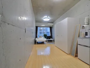 広いワンルームタイプの部屋で、収納も広々としたスペースがあります！　十分な広さで　家具家電も充実したお部屋！