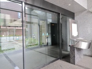 オートロック付きでセキュリティ対策有！　女性にも安心の設備です。