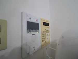 モニターホン　訪問者が視覚的に判断できますので、安心できます