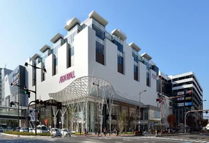 岡山イオンモールまで車で10分、3.3km。