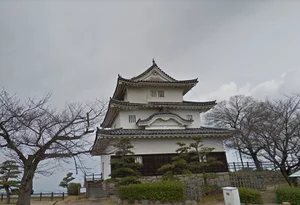 丸亀城まで車で10分、4.3km｡