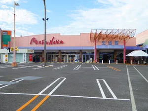 マルナカ宇多津店まで車で５分、2.4km