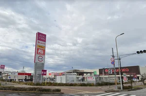 イオンタウン宇多津まで車で10分、5.5km｡