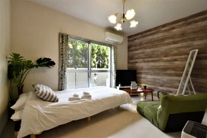 インターホン お湯調整あり! デザインクロスがアクセントとなった ナチュラルな雰囲気のインテリアが魅力の室内!