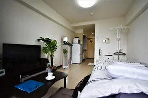 白を基調とした清潔感のあるお部屋！　リネン類やあると嬉しい備品類の取り揃えも多く　ご満足いただけるお部屋となっております。