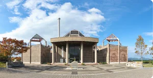 瀬戸大橋記念公園まで車で12分、2.4km｡