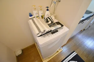 【家電画像】香川ウィークリードットコムでは、家電賃貸以上の暮らしを目指してます。洗濯機、冷蔵庫、テレビなど通常設備となります。