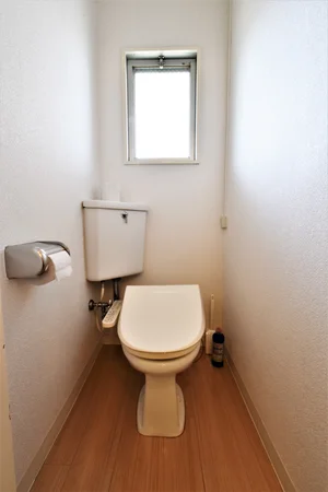 ウォシュレット付き! トイレ洗剤やトイレブラシなども標準品です!