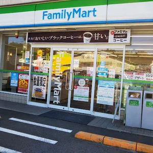 ファミリーマート 西条西中郷店まで車で4分