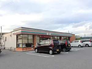セブン-イレブン 東広島石堂原店まで徒歩3分