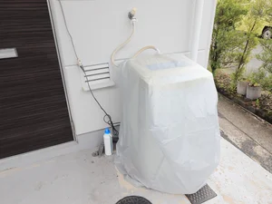 屋外洗濯機 コインランドリーに行かず洗濯していただけるので、長期の滞在の際も安心です。