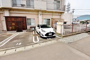 【敷地内駐車場】香川県観音寺市ウィークリーマンションでは利便性が良い物件を揃えてます。香川県観音寺市エリアに詳しくないお客様もご連絡頂ければ専門スタッフがしっかり物件選定を行います。お気軽にお問い合わせください★