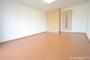 のマンスリーマンション・ウィークリーマンション「レオパレスＣＯＺＹ－ＹＡＮＡＩＺＵ 209(No.383910)」メイン画像