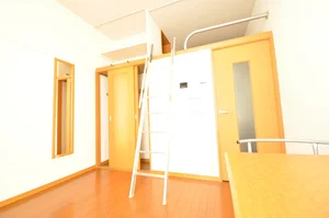 富山県厚生農業協同組合連合会高岡病院周辺のマンスリーマンション・ウィークリーマンション「レオパレスこしだ 101(No.385314)」メイン画像